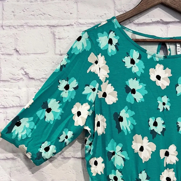 Elle Size Medium Peplum Top Green Floral Pattern 3/4 Sleeve Flowy Stretch - Picture 3 of 9